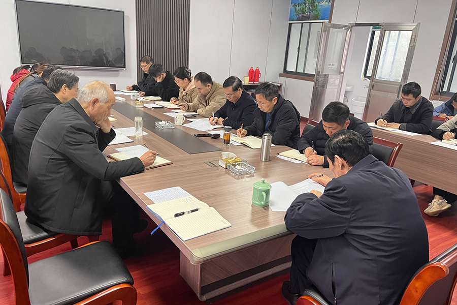 咬定目標不放松，攻堅克難勇向前